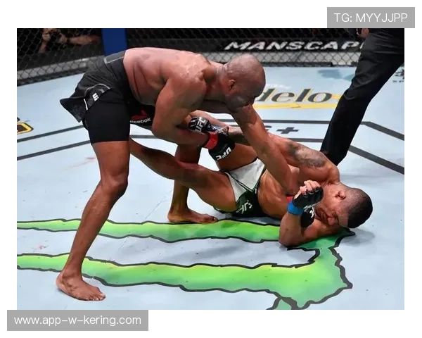 乌斯克连环刺拳切入距离后迅速退出